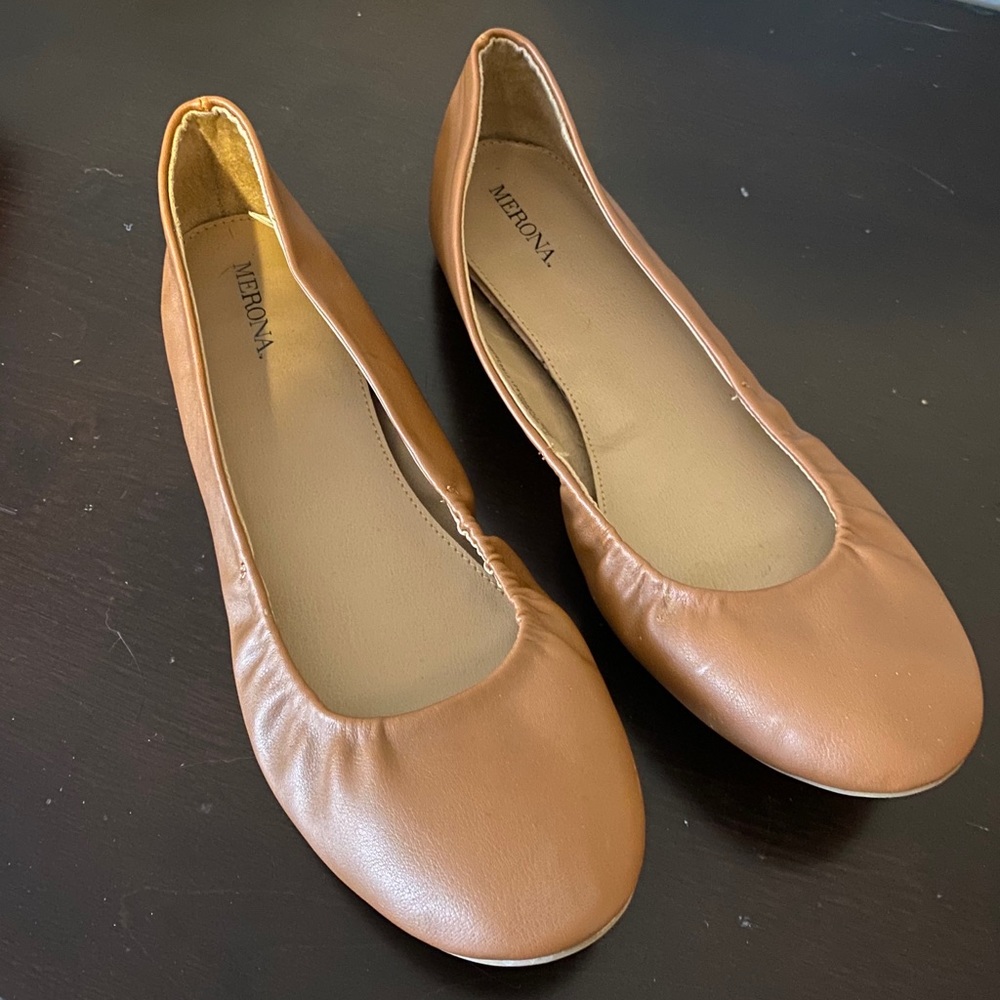 Women’s tan flats